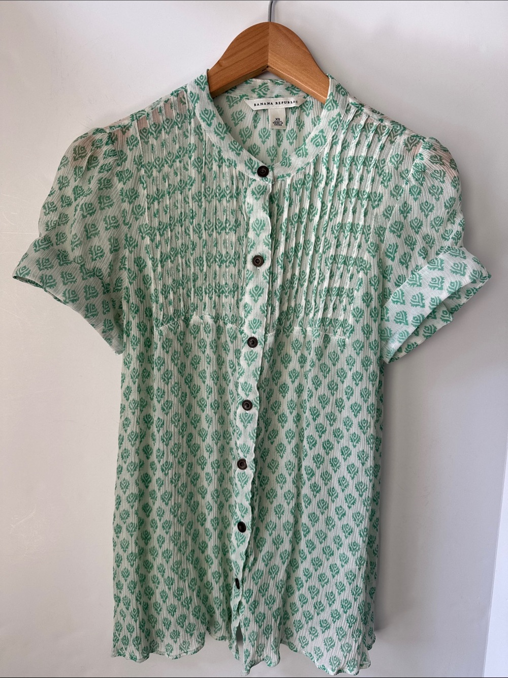 Banana Republic 100% Silk White & Green Floral Button-Up Semi Sheer Blouse XS